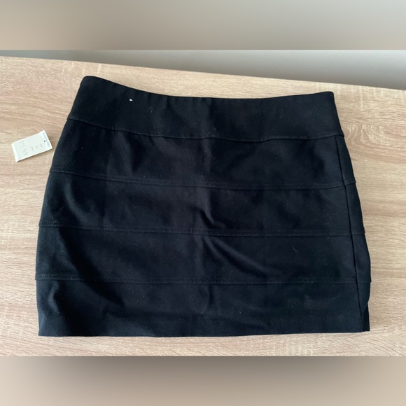 NWT Aeropostale Black Stretchy Mini Skirt - Picture 1 of 5